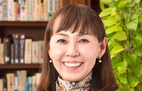 朝井まかて写真